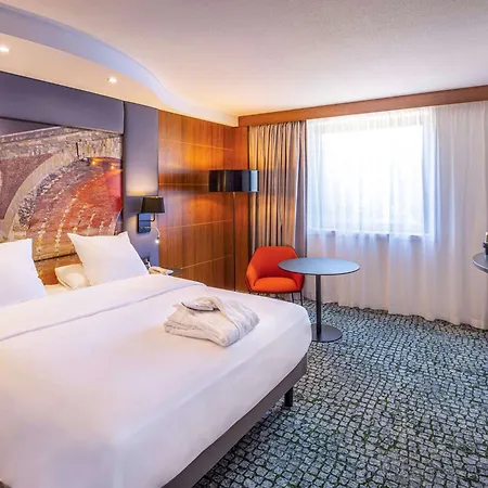 Mercure Centre Compans 4*